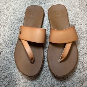 Size 6- reef sandals only worn oncr